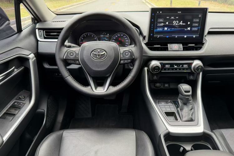 Used Toyota Wildlander 2020 2.0L CVT 4x4 Luxury Edition Interior 4