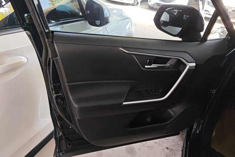 Used Toyota Wildlander 2020 Dual-Motor 2.5L E-CVT Four-Wheel Drive Luxury Edition Left Front Door Interior