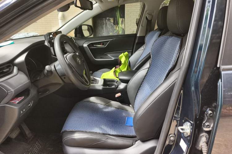Used Toyota Wildlander 2020 Dual-Engine 2.5L E-CVT Two-Wheel Drive Luxury Edition Left Front Seat