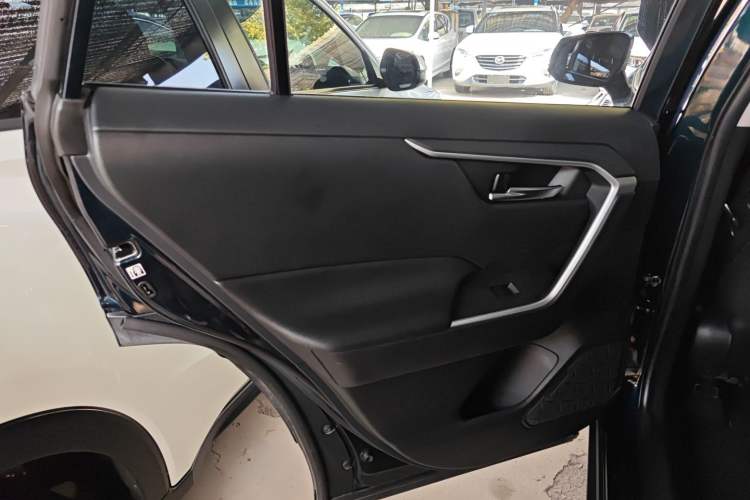 Used Toyota Wildlander 2020 Dual-Motor 2.5L E-CVT Four-Wheel Drive Luxury Edition Left Rear Door Interior