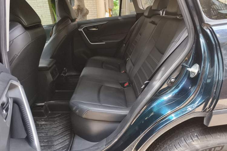 Used Toyota Wildlander 2020 Dual-Engine 2.5L E-CVT Two-Wheel Drive Luxury Edition Left Rear Seat