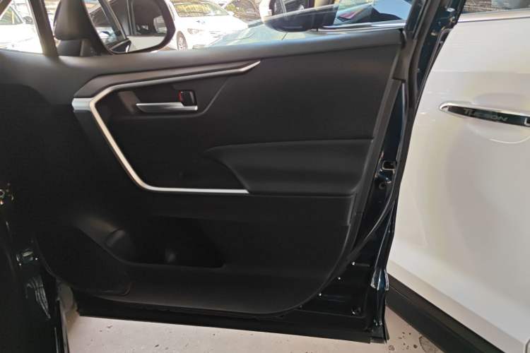 Used Toyota Wildlander 2020 Dual-Motor 2.5L E-CVT Four-Wheel Drive Luxury Edition Right Front Door Interior