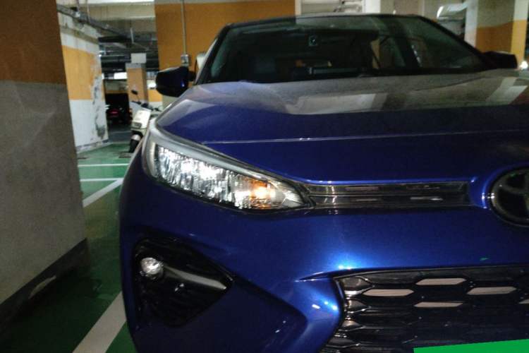Used Toyota Wildlander 2020 2.0L CVT Two-Wheel Drive Luxury Edition Right Front Headlight