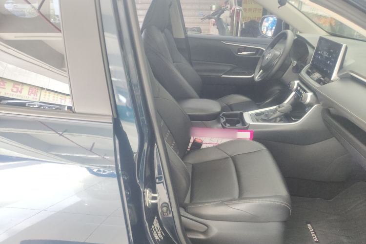 Used Toyota Wildlander 2020 2.0L CVT 4x4 Luxury Edition Right Front Seat