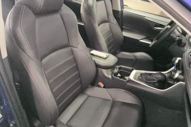 Used Toyota Wildlander 2020 2.0L CVT Two-Wheel Drive Luxury Edition Right Front Seat