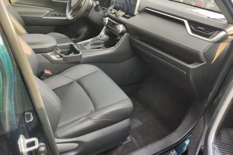 Used Toyota Wildlander 2020 2.0L CVT 4x4 Luxury Edition Right Front Seat