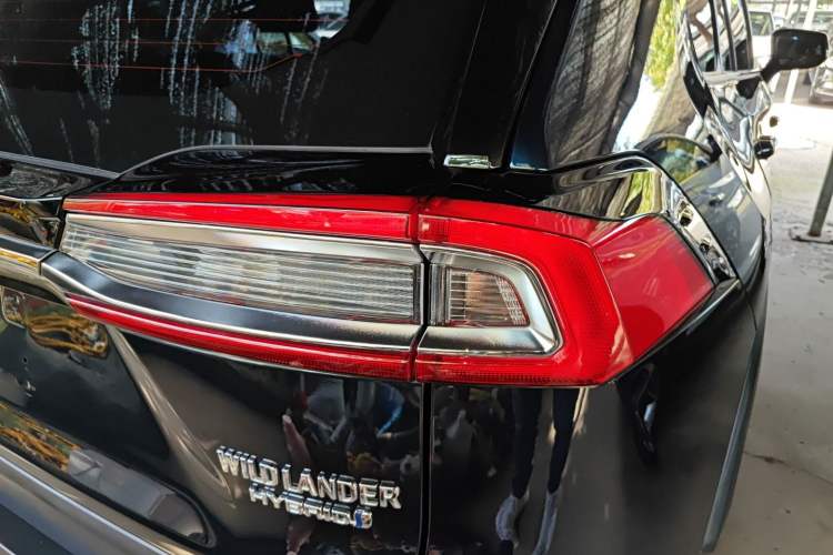 Used Toyota Wildlander 2020 Dual-Motor 2.5L E-CVT Four-Wheel Drive Luxury Edition Right Rear Taillight