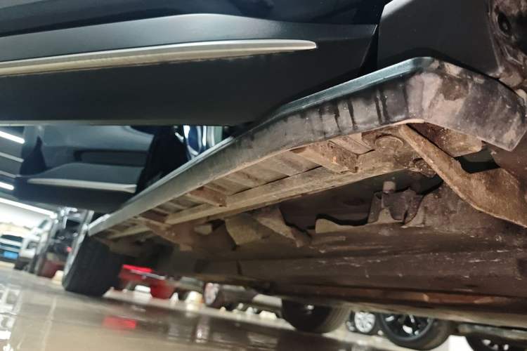 Used Toyota Wildlander 2020 2.0L CVT Two-Wheel Drive Luxury Edition Right Side Sill