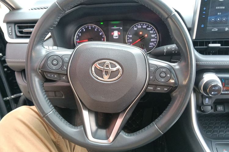 Used Toyota Wildlander 2020 2.0L CVT Two-Wheel Drive Luxury Edition Steering Wheel