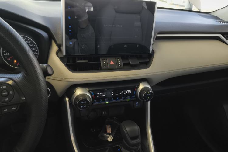 Used Toyota Wildlander 2020 2.0L CVT 4x4 Luxury Edition Audio And AC Panel