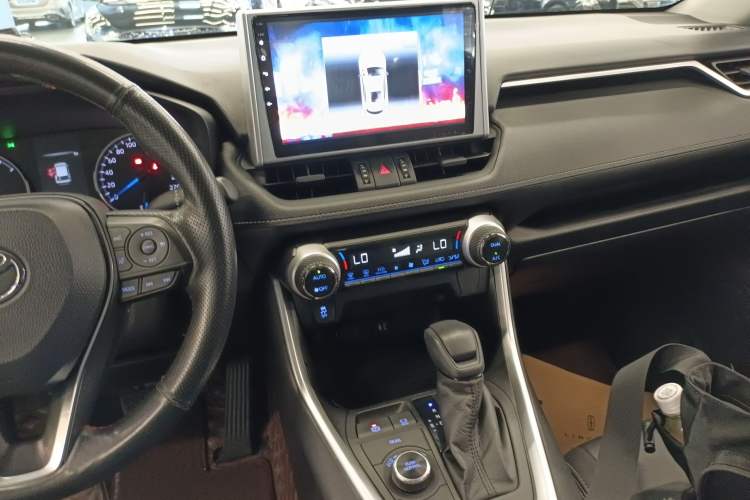 Used Toyota Wildlander 2020 Dual-Motor 2.5L E-CVT Four-Wheel Drive Luxury Edition Audio And AC Panel