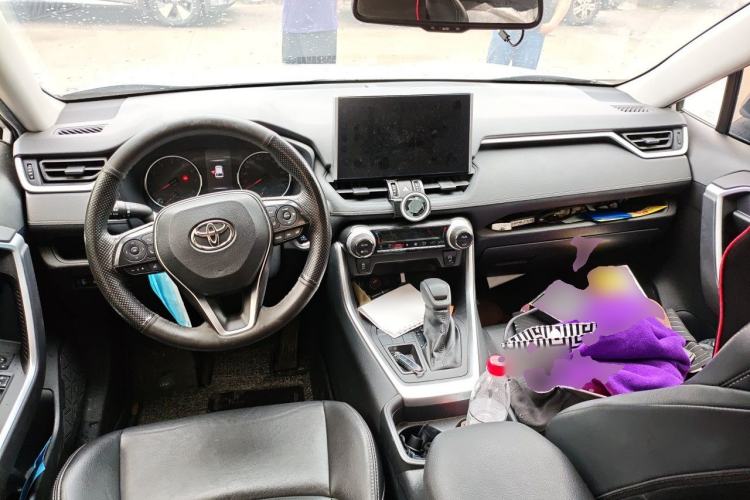 Used Toyota Wildlander 2020 2.0L CVT Two-Wheel Drive Luxury Edition Center Console