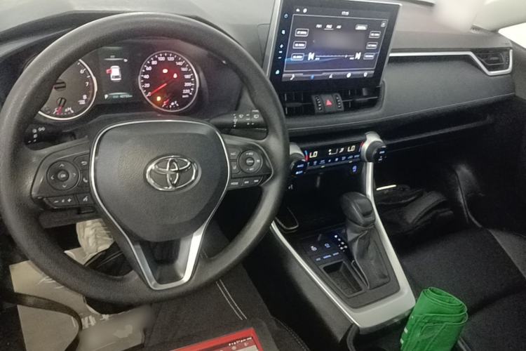 Used Toyota Wildlander 2020 2.0L CVT Two-Wheel Drive Luxury Edition Center Console