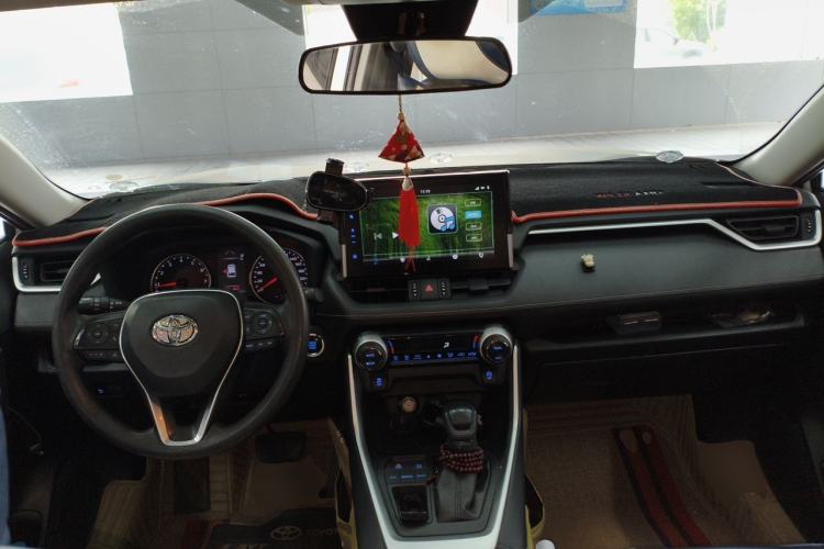 Used Toyota Wildlander 2020 2.0L CVT Two-Wheel Drive Luxury Edition Center Console