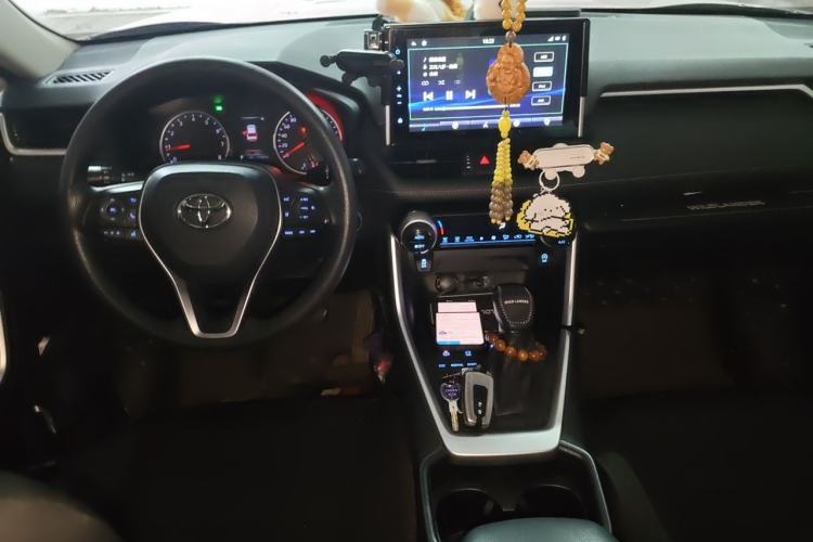 Used Toyota Wildlander 2020 2.0L CVT Two-Wheel Drive Luxury Edition Center Console