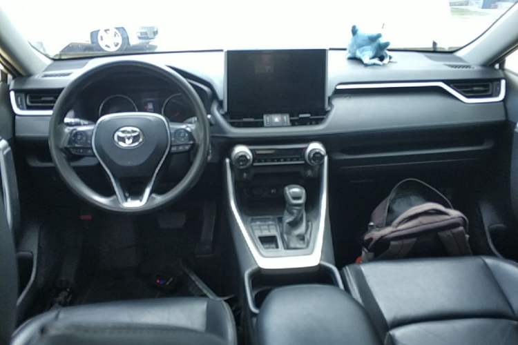 Used Toyota Wildlander 2020 2.0L CVT 4x4 Luxury Edition Center Console