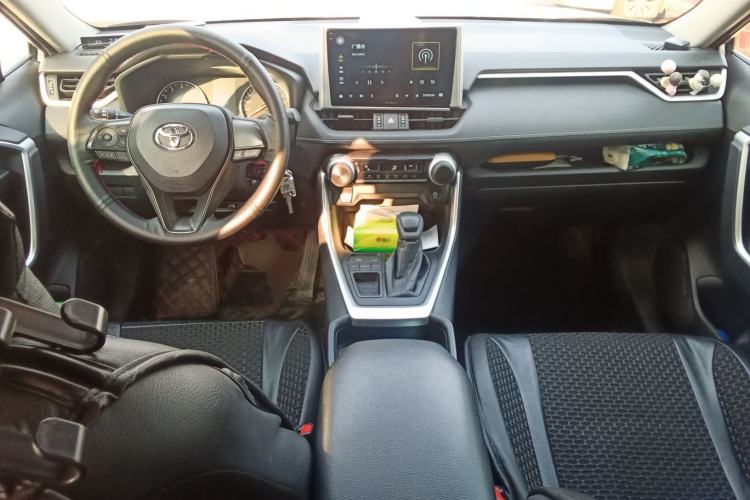 Used Toyota Wildlander 2020 2.0L CVT Two-Wheel Drive Leading Edition Center Console
