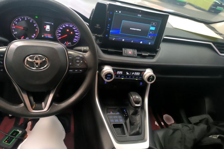 Used Toyota Wildlander 2020 2.0L CVT 4x4 Luxury Edition Center Console