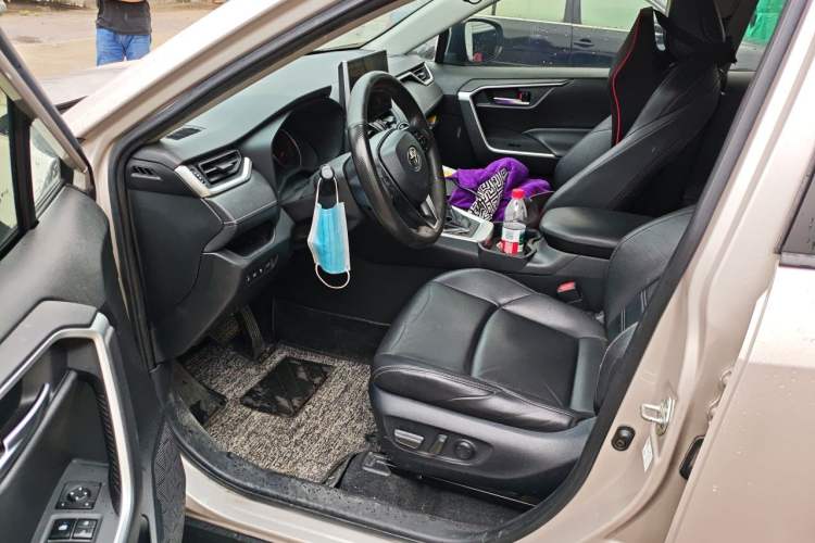 Used Toyota Wildlander 2020 2.0L CVT Two-Wheel Drive Luxury Edition Driver Seat