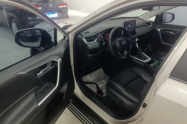 Used Toyota Wildlander 2020 2.0L CVT Two-Wheel Drive Luxury Edition Driver Seat