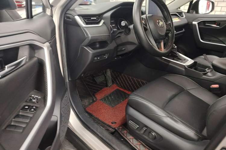 Used Toyota Wildlander 2020 Dual-Engine 2.5L E-CVT Two-Wheel Drive Prestige Edition Driver Seat