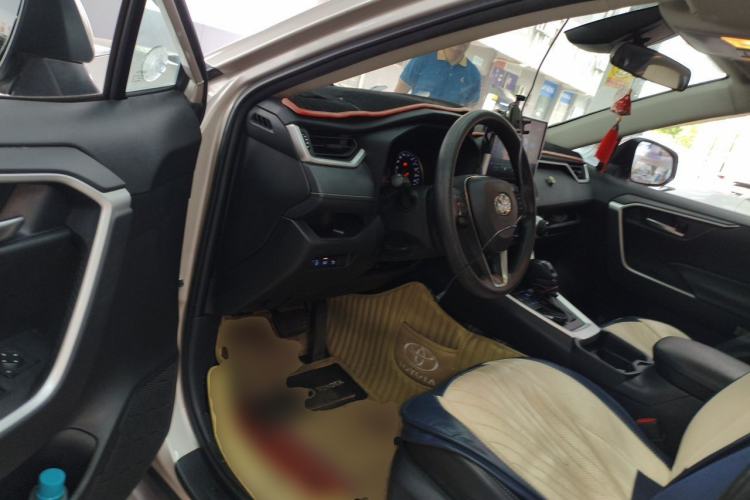 Used Toyota Wildlander 2020 2.0L CVT Two-Wheel Drive Luxury Edition Driver Seat