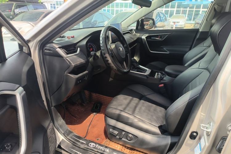 Used Toyota Wildlander 2020 2.0L CVT 4x4 Luxury Edition Driver Seat