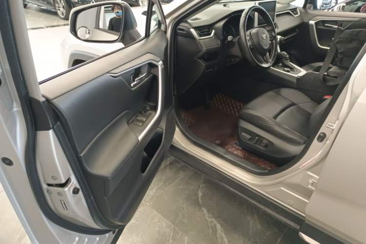 Used Toyota Wildlander 2020 Dual-Motor 2.5L E-CVT Four-Wheel Drive Luxury Edition Driver Seat