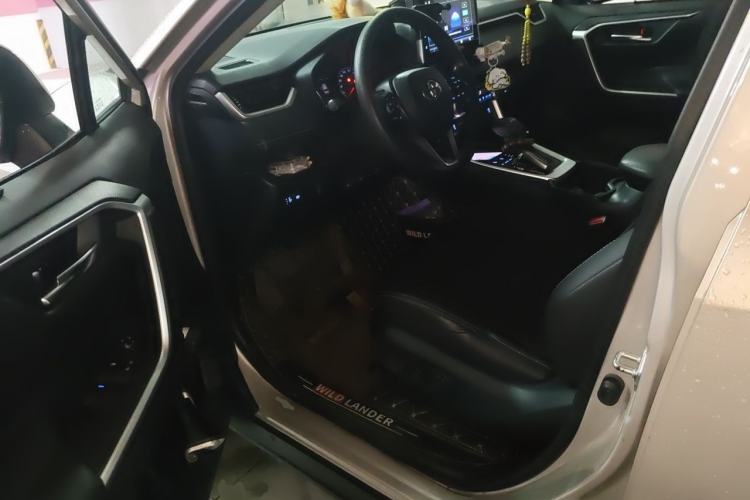 Used Toyota Wildlander 2020 2.0L CVT Two-Wheel Drive Luxury Edition Driver Seat
