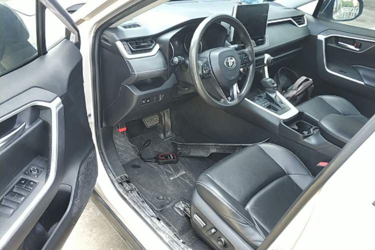 Used Toyota Wildlander 2020 2.0L CVT 4x4 Luxury Edition Driver Seat