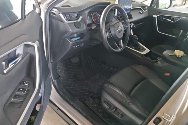 Used Toyota Wildlander 2020 2.0L CVT 4x4 Luxury Edition Driver Seat