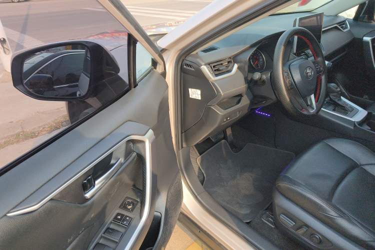 Used Toyota Wildlander 2020 2.0L CVT Two-Wheel Drive Luxury Edition Driver Seat