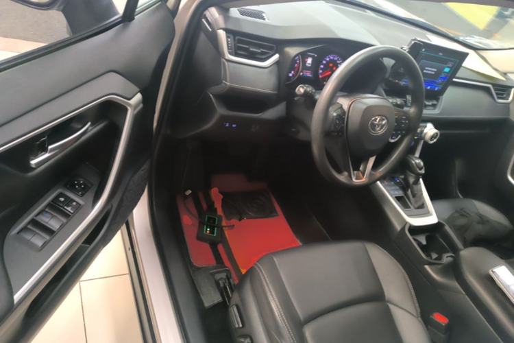 Used Toyota Wildlander 2020 2.0L CVT 4x4 Luxury Edition Driver Seat