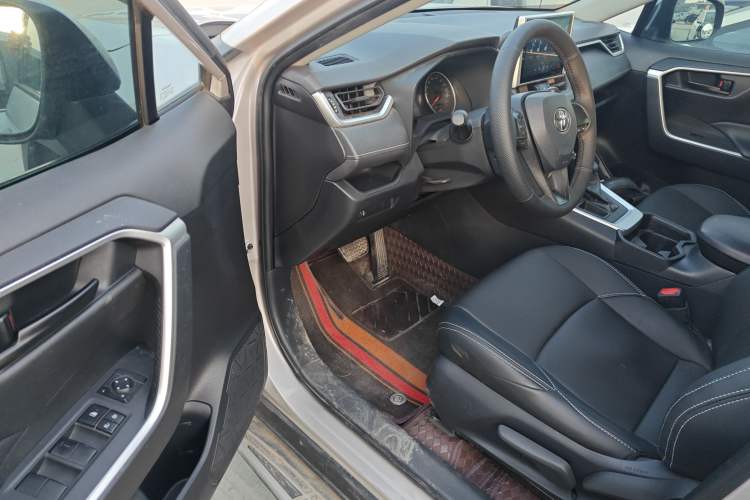 Used Toyota Wildlander 2020 2.0L CVT Two-Wheel Drive Leading Edition Driver Seat