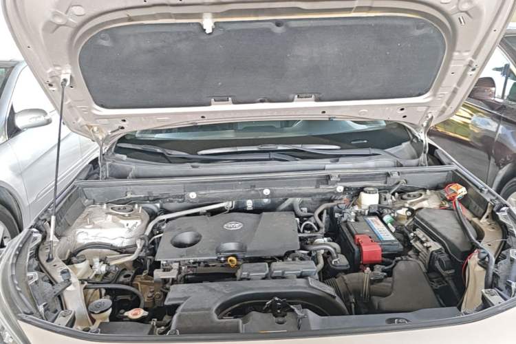Used Toyota Wildlander 2020 2.0L CVT 4x4 Luxury Edition Engine Bay