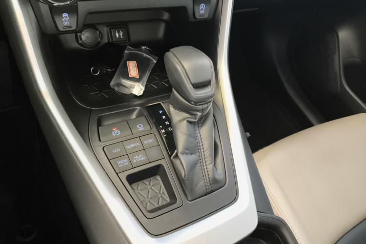 Used Toyota Wildlander 2020 2.0L CVT 4x4 Luxury Edition Gear Lever
