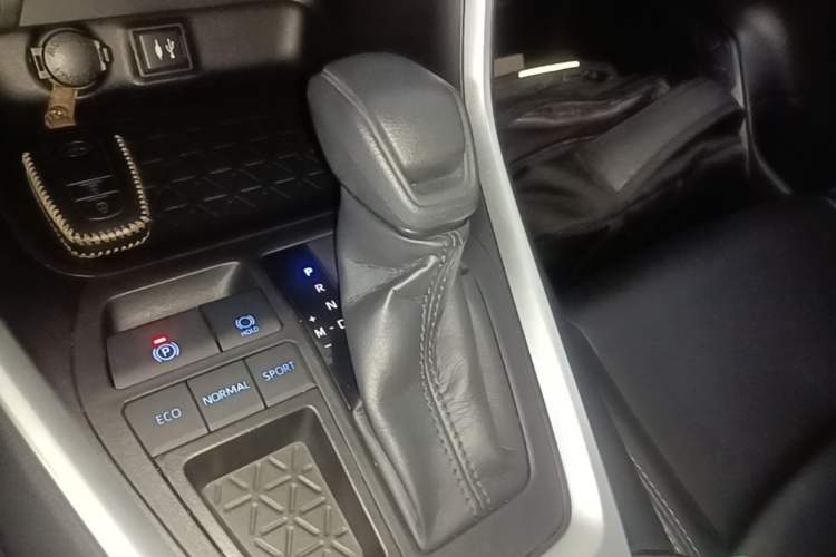 Used Toyota Wildlander 2020 2.0L CVT Two-Wheel Drive Luxury Edition Gear Lever