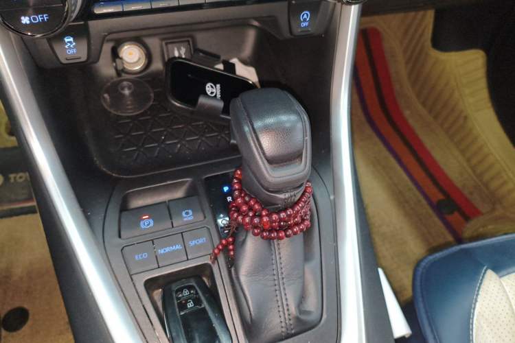Used Toyota Wildlander 2020 2.0L CVT Two-Wheel Drive Luxury Edition Gear Lever
