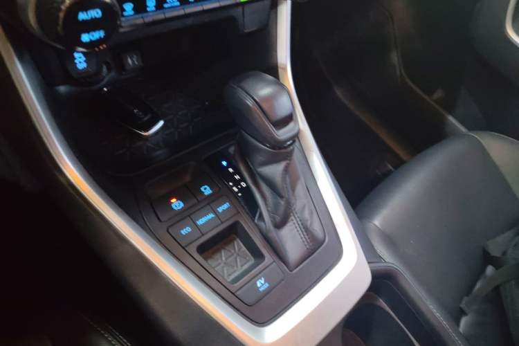 Used Toyota Wildlander 2020 Dual-Engine 2.5L E-CVT Two-Wheel Drive Luxury Edition Gear Lever