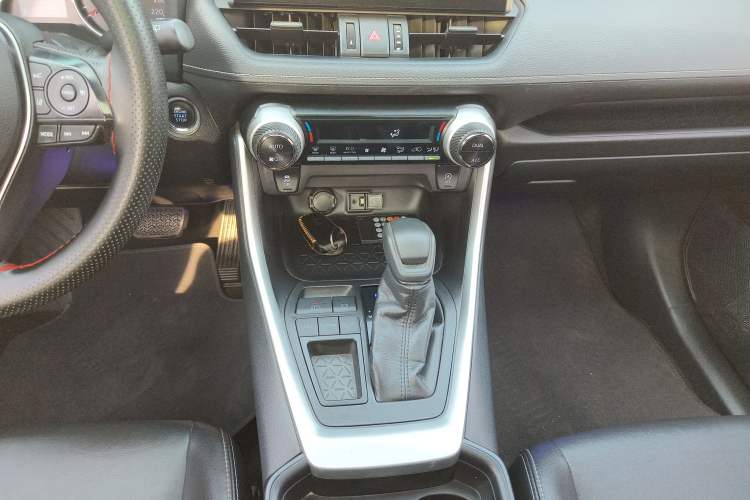 Used Toyota Wildlander 2020 2.0L CVT Two-Wheel Drive Luxury Edition Gear Lever