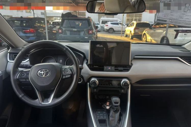 Used Toyota Wildlander 2020 2.0L CVT 4x4 Luxury Edition Interior 2