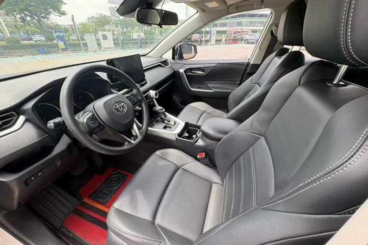 Used Toyota Wildlander 2020 2.0L CVT 4x4 Luxury Edition Interior 2