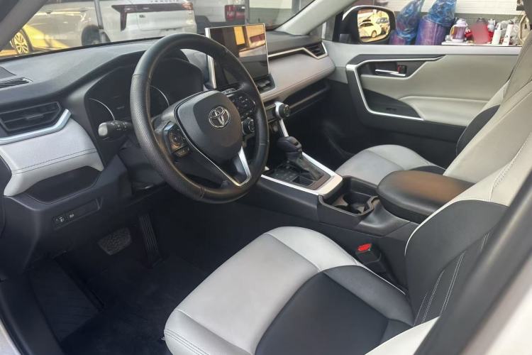 Used Toyota Wildlander 2020 2.0L CVT 4x4 Luxury Edition Interior 3