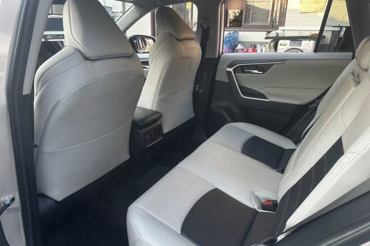 Used Toyota Wildlander 2020 2.0L CVT 4x4 Luxury Edition Interior 4