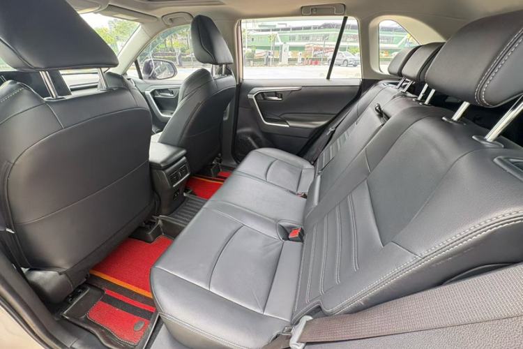Used Toyota Wildlander 2020 2.0L CVT 4x4 Luxury Edition Interior 4