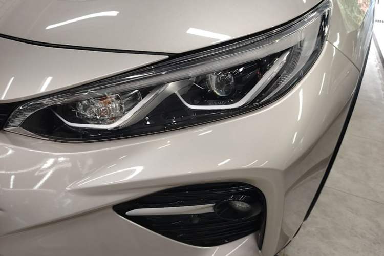 Used Toyota Wildlander 2020 Dual-Engine 2.5L E-CVT Two-Wheel Drive Prestige Edition Left Front Headlight