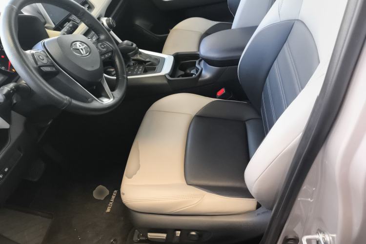 Used Toyota Wildlander 2020 2.0L CVT 4x4 Luxury Edition Left Front Seat