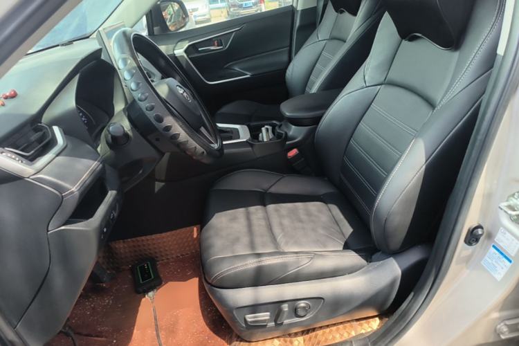 Used Toyota Wildlander 2020 2.0L CVT 4x4 Luxury Edition Left Front Seat