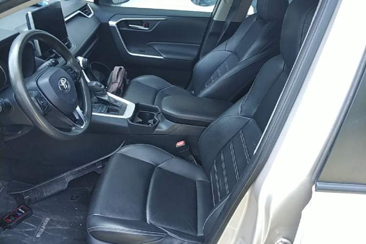 Used Toyota Wildlander 2020 2.0L CVT 4x4 Luxury Edition Left Front Seat