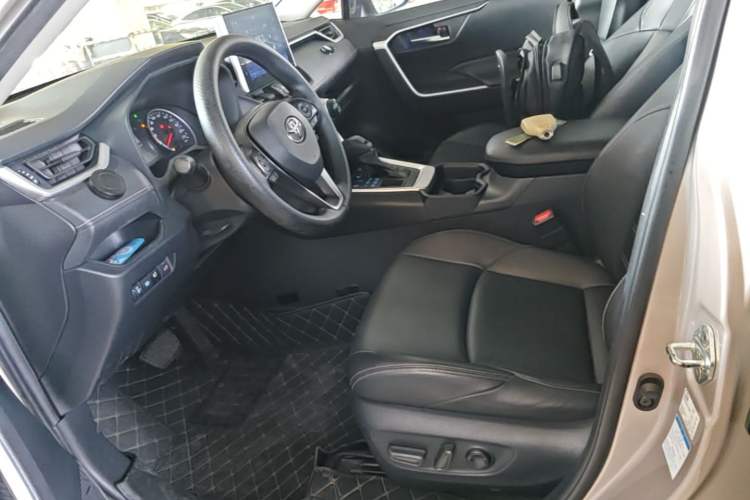 Used Toyota Wildlander 2020 2.0L CVT 4x4 Luxury Edition Left Front Seat